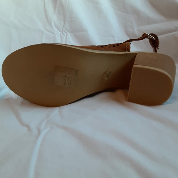 G.C shoes size 8.5 - Picture 4 of 5